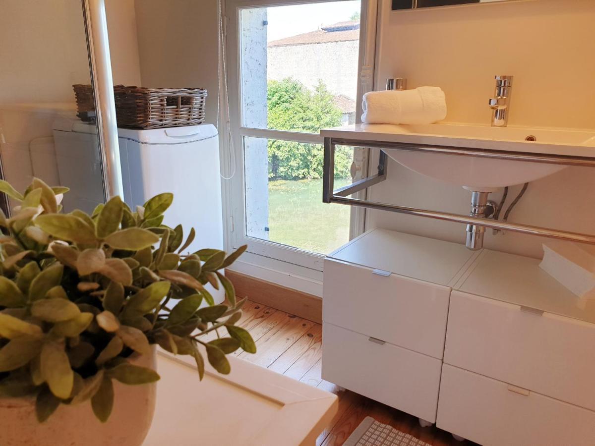 Quai 3 Loft Moderne Et Lumineux Les Pieds Dans L'Eau Apartment Jarnac Exterior photo
