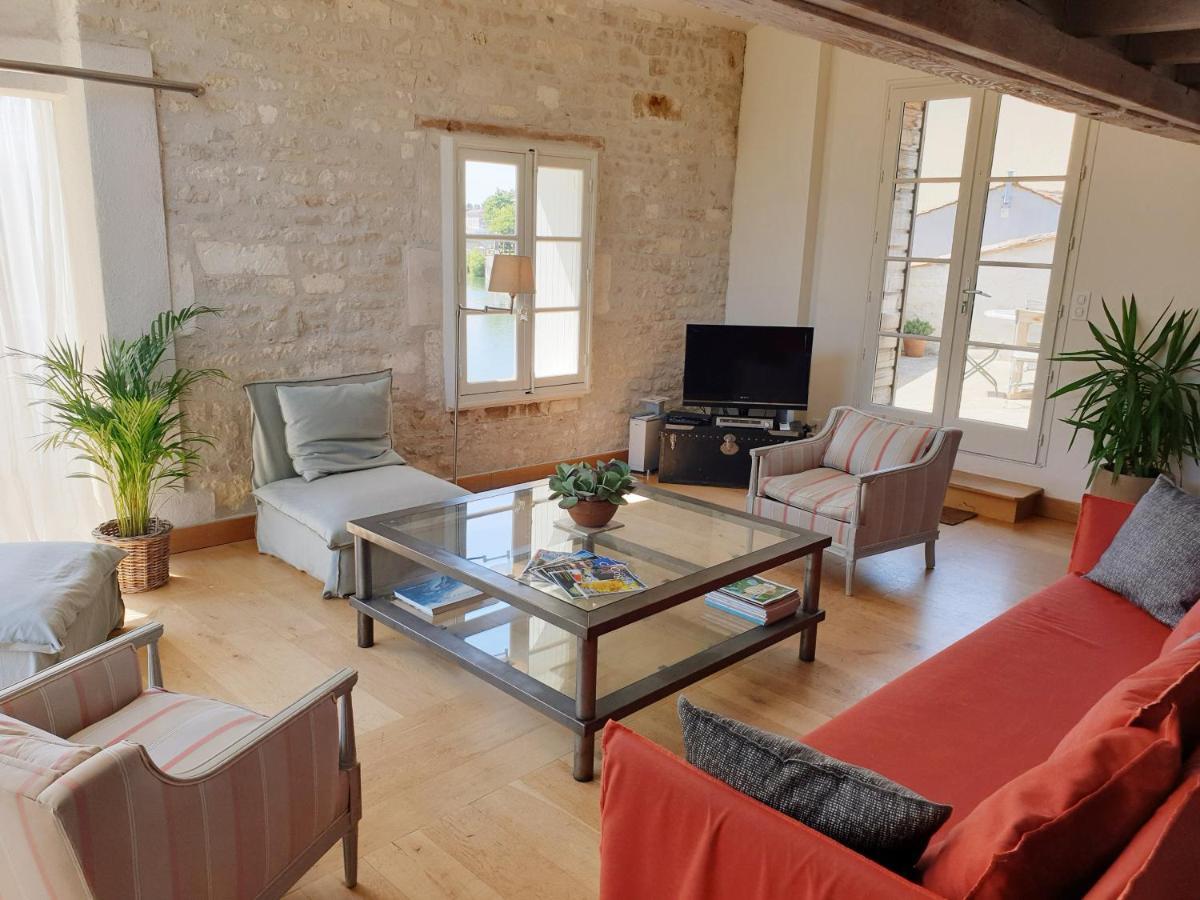 Quai 3 Loft Moderne Et Lumineux Les Pieds Dans L'Eau Apartment Jarnac Exterior photo