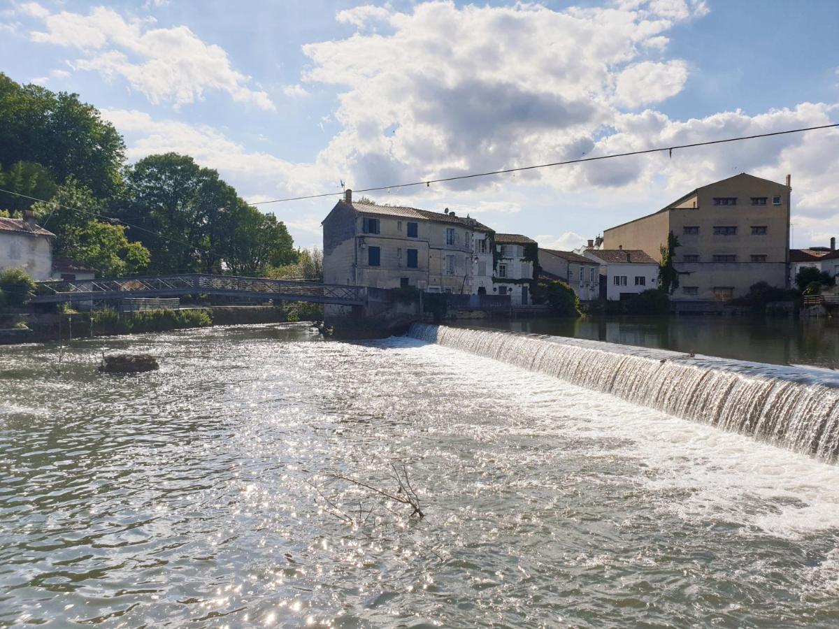 Quai 3 Loft Moderne Et Lumineux Les Pieds Dans L'Eau Apartment Jarnac Exterior photo