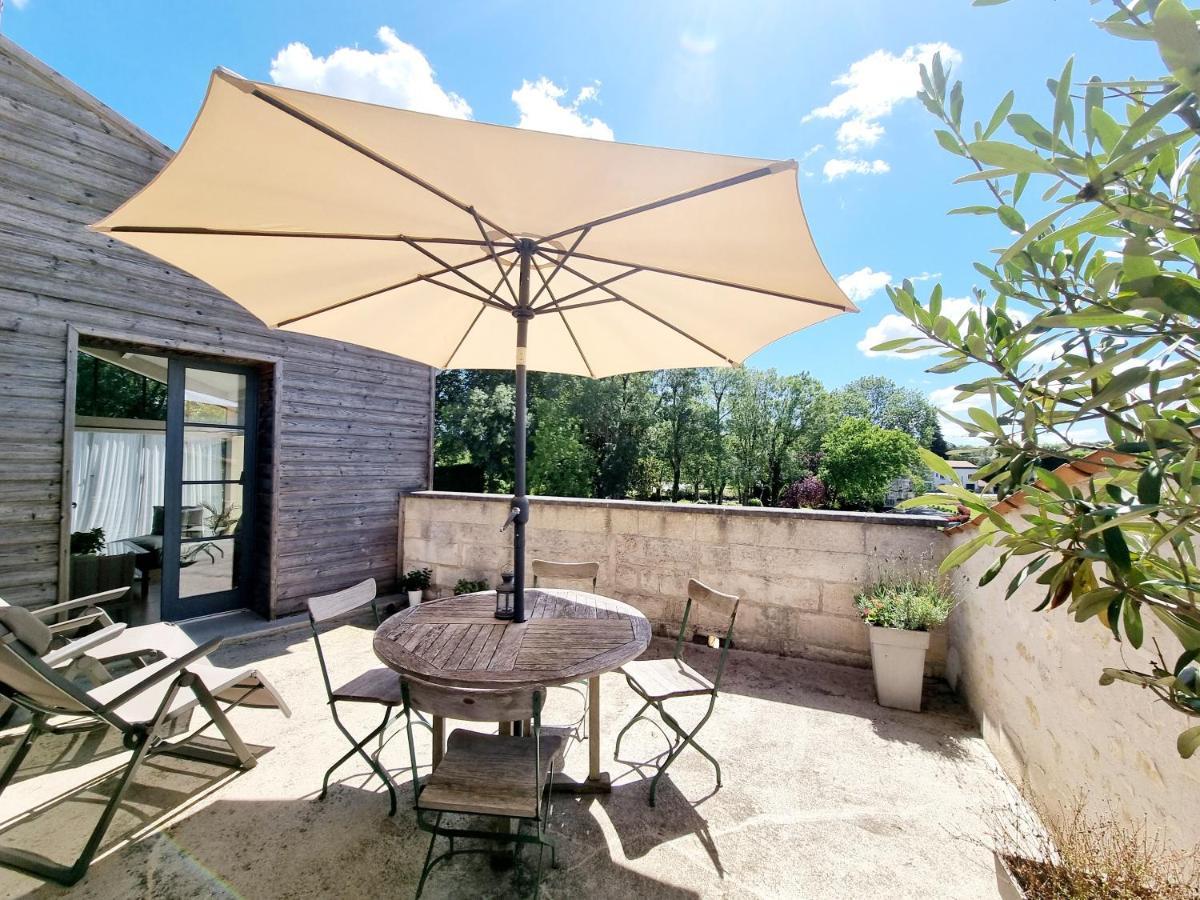 Quai 3 Loft Moderne Et Lumineux Les Pieds Dans L'Eau Apartment Jarnac Exterior photo