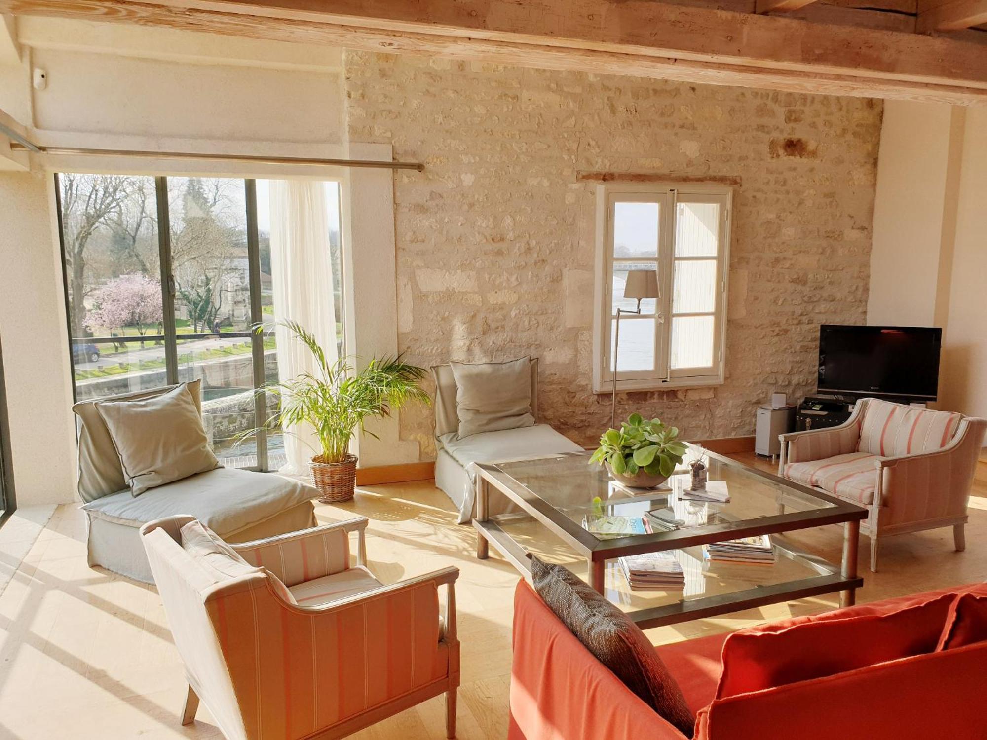 Quai 3 Loft Moderne Et Lumineux Les Pieds Dans L'Eau Apartment Jarnac Exterior photo