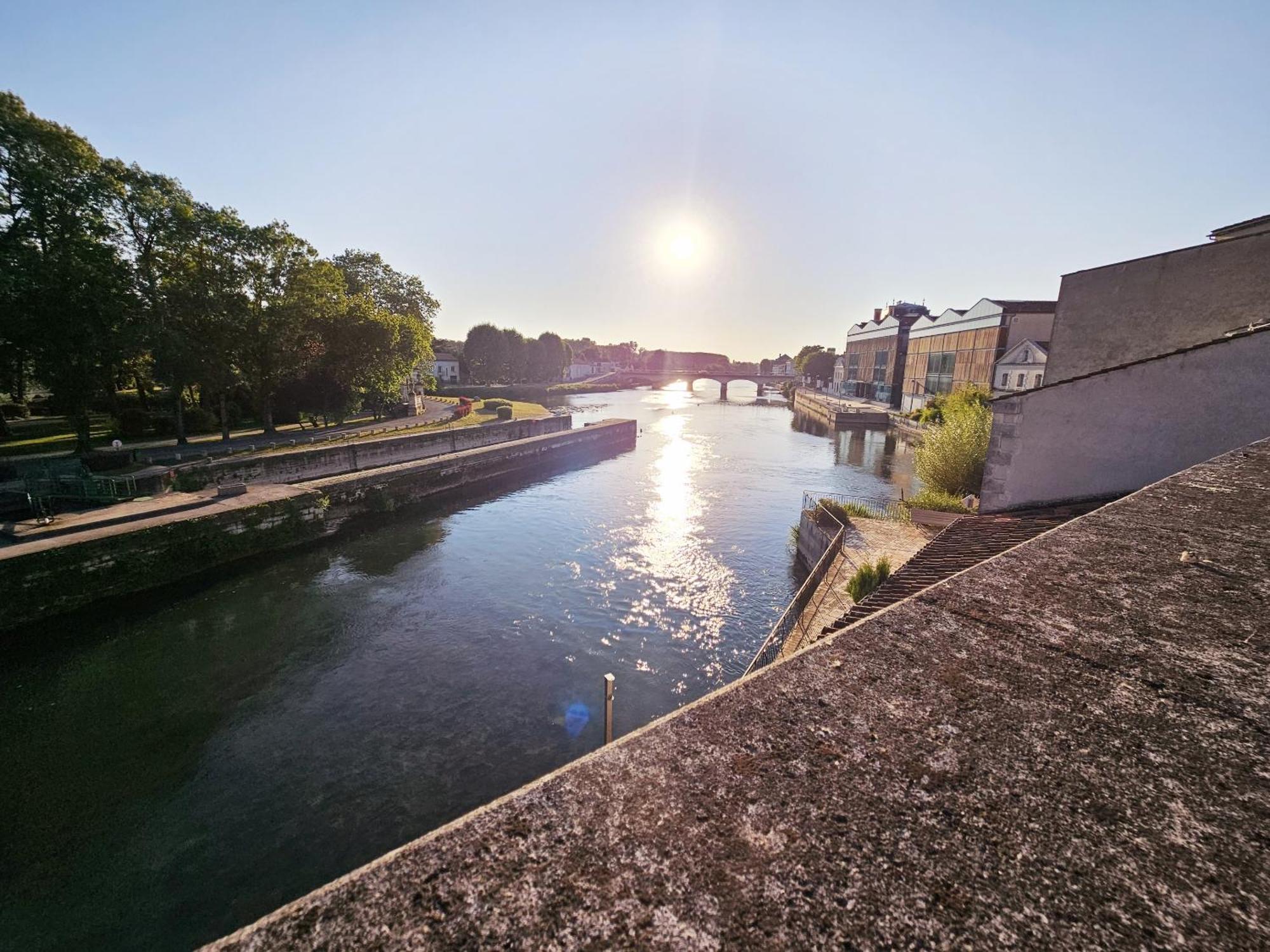 Quai 3 Loft Moderne Et Lumineux Les Pieds Dans L'Eau Apartment Jarnac Exterior photo