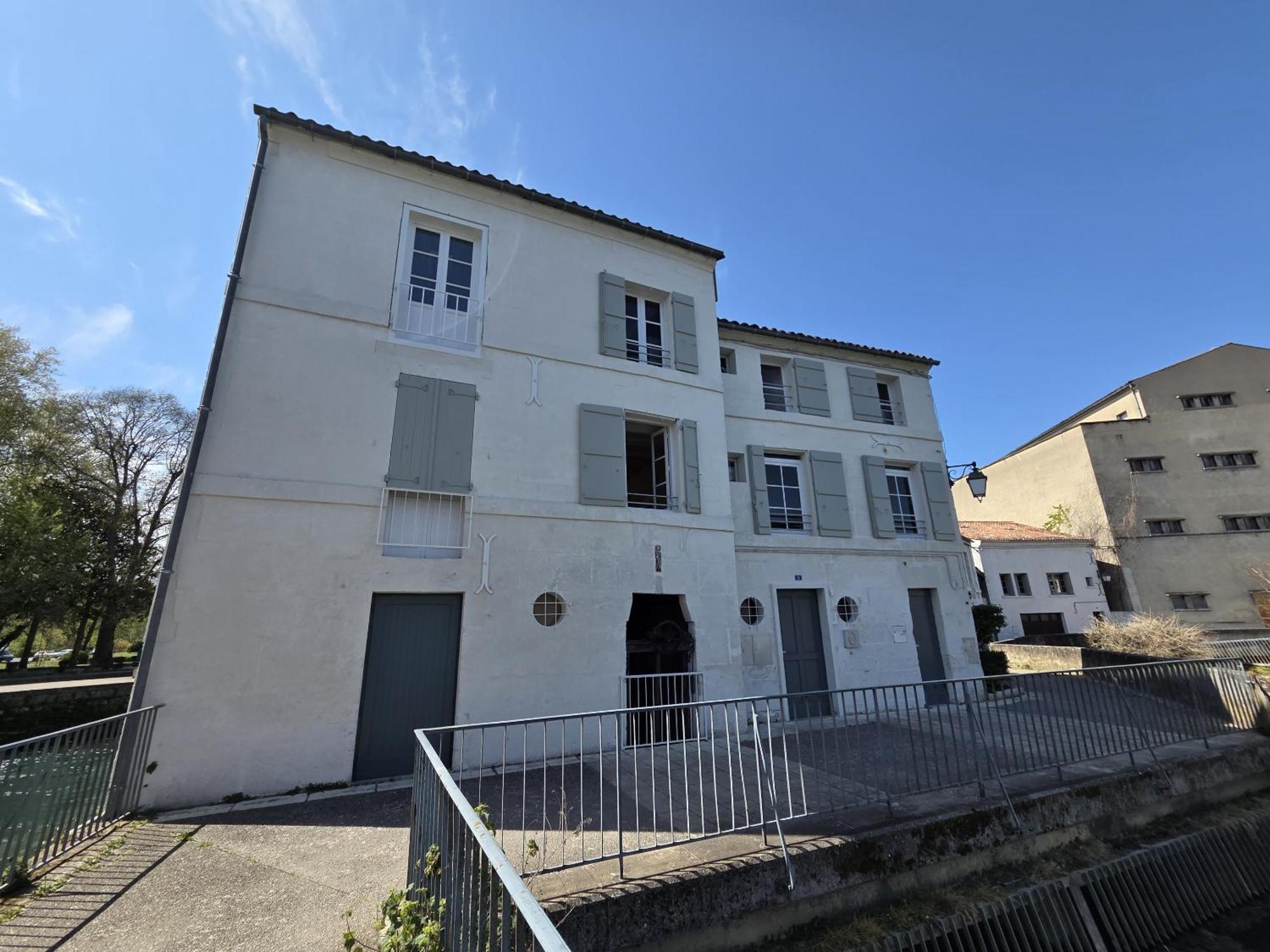Quai 3 Loft Moderne Et Lumineux Les Pieds Dans L'Eau Apartment Jarnac Exterior photo