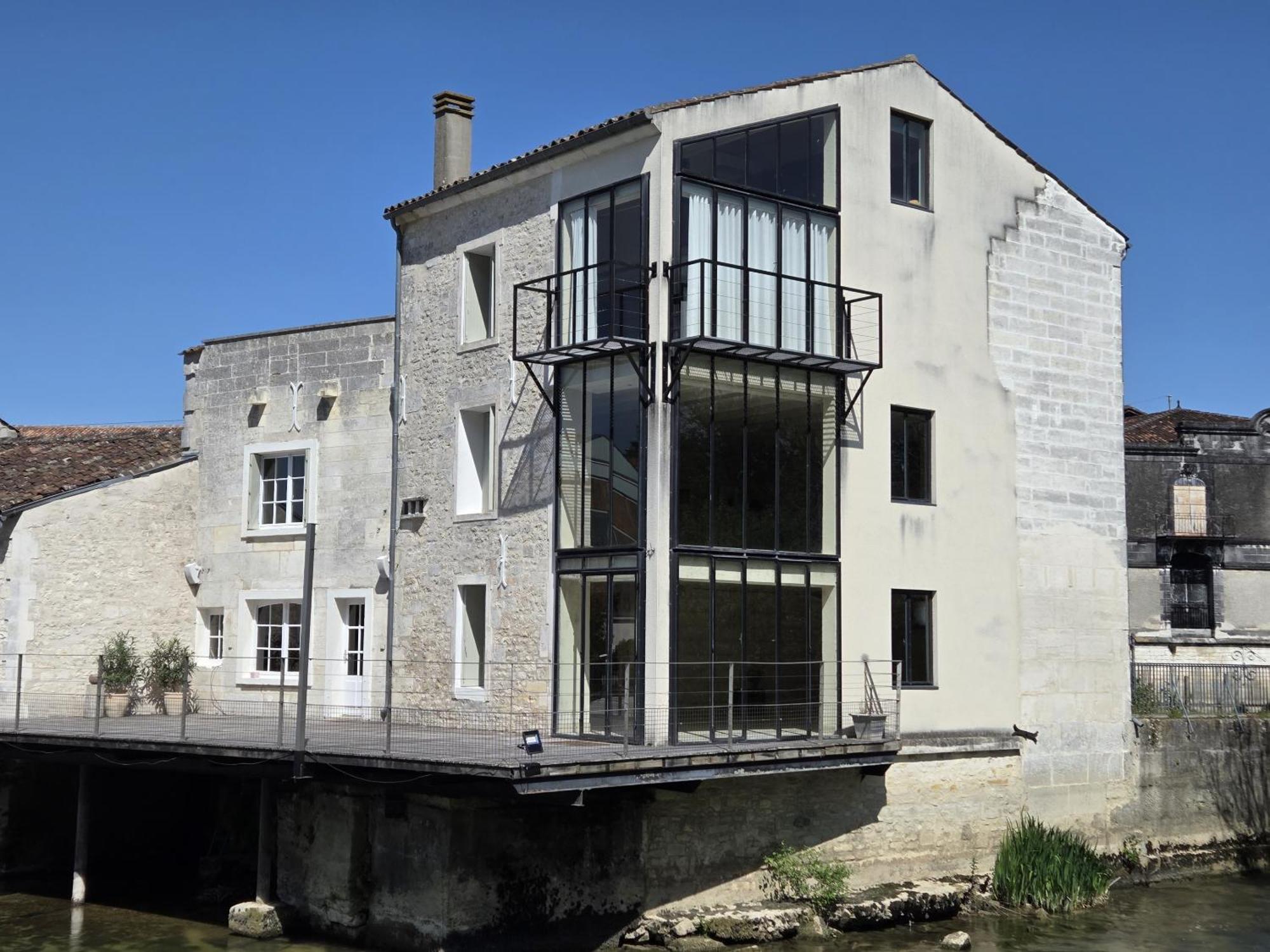 Quai 3 Loft Moderne Et Lumineux Les Pieds Dans L'Eau Apartment Jarnac Exterior photo